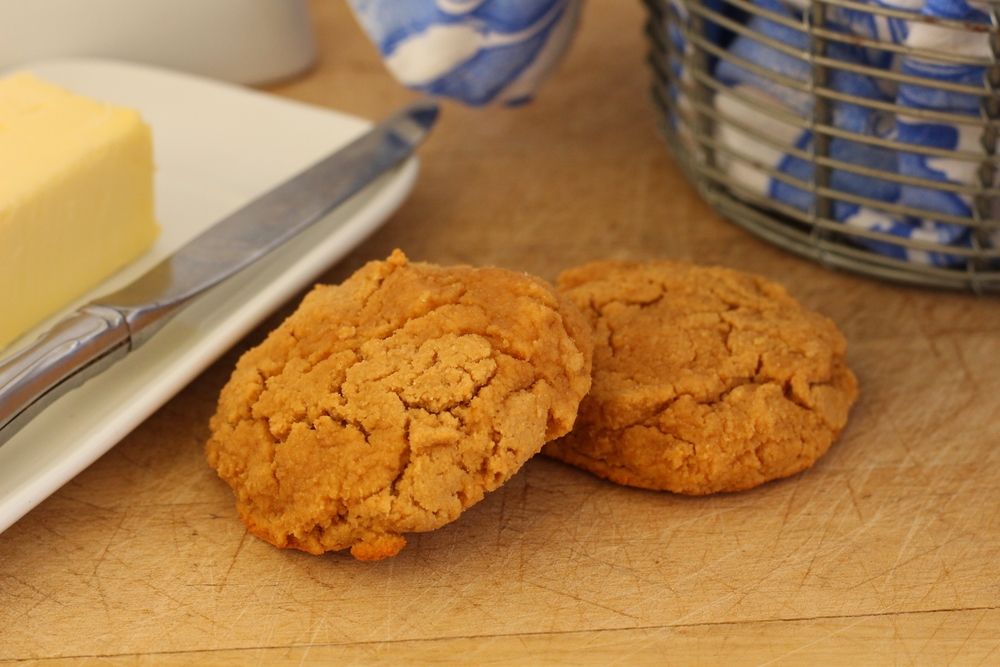 low-carb-anzac-biscuits-easy-living-with-monique-bradley