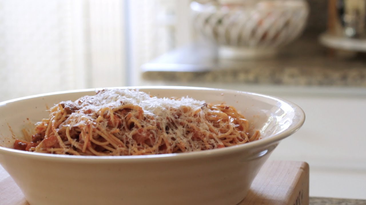 Fast And Easy Low Carb Spaghetti Bolognese Easy Living With Monique Bradley 